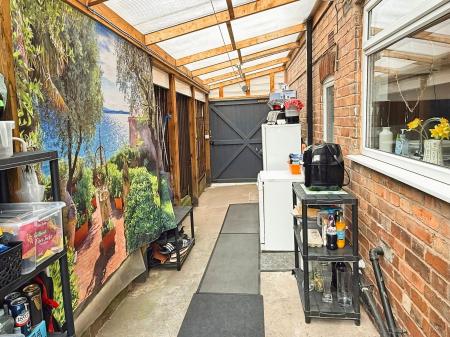3 bedroom Semi-detached house for sale in Aylestone Drive, Leicester, LE2