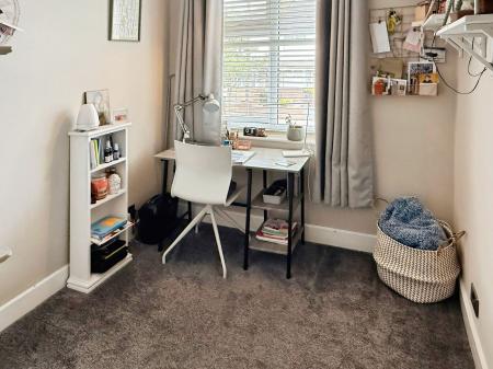 3 bedroom Semi-detached house for sale in Aylestone Drive, Leicester, LE2