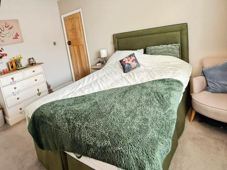 3 bedroom Semi-detached house for sale in Aylestone Drive, Leicester, LE2
