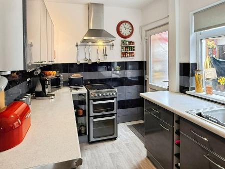 3 bedroom Semi-detached house for sale in Aylestone Drive, Leicester, LE2