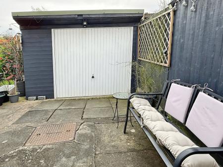 3 bedroom Semi-detached house for sale in Aylestone Drive, Leicester, LE2