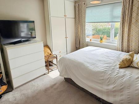 3 bedroom Semi-detached house for sale in Aylestone Drive, Leicester, LE2