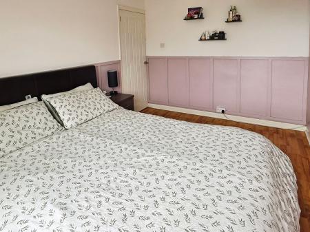 3 bedroom Semi-detached house for sale in Seaford Road, Leicester, LE2