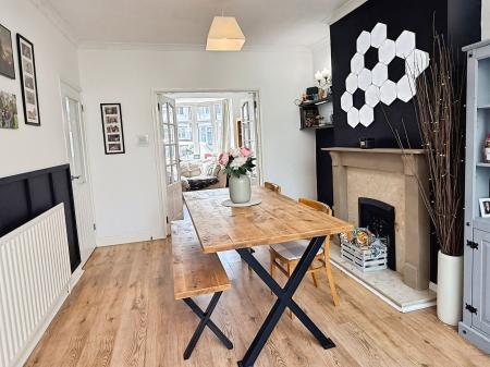 3 bedroom Semi-detached house for sale in Seaford Road, Leicester, LE2