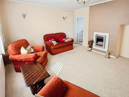 3 bedroom Detached house for sale in Fairstone Hill, Oadby, LE2