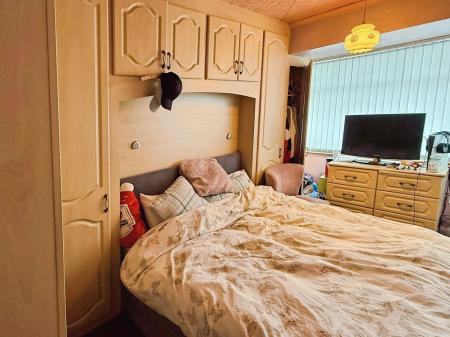 3 bedroom Semi-detached house for sale in Kew Drive, Wigston, LE18