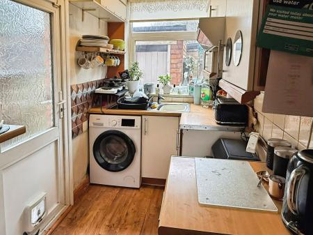 3 bedroom Semi-detached house for sale in Kew Drive, Wigston, LE18
