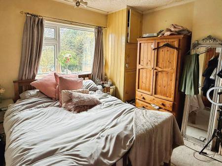3 bedroom Semi-detached house for sale in Kew Drive, Wigston, LE18