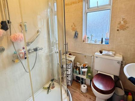 3 bedroom Semi-detached house for sale in Kew Drive, Wigston, LE18