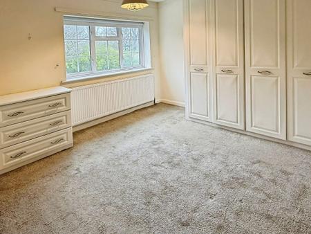 3 bedroom Detached house for sale in Pennine Close, Oadby, LE2