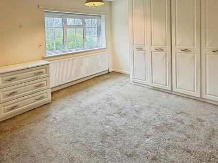 3 bedroom Detached house for sale in Pennine Close, Oadby, LE2