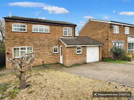 3 bedroom Detached house for sale in Pennine Close, Oadby, LE2
