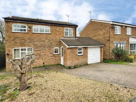 3 bedroom Detached house for sale in Pennine Close, Oadby, LE2