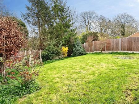 3 bedroom Detached house for sale in Pennine Close, Oadby, LE2