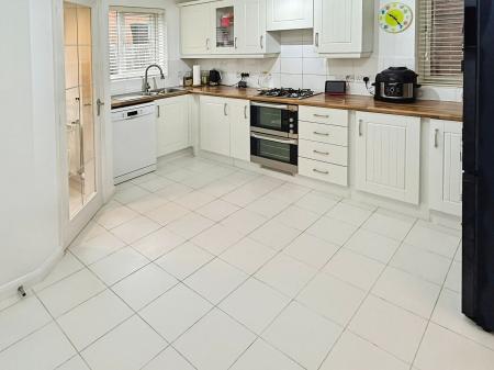 4 bedroom Detached house for sale in Copgrove Close, Hamilton, LE5