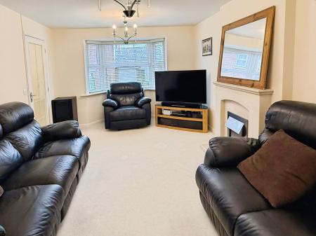 4 bedroom Detached house for sale in Copgrove Close, Hamilton, LE5