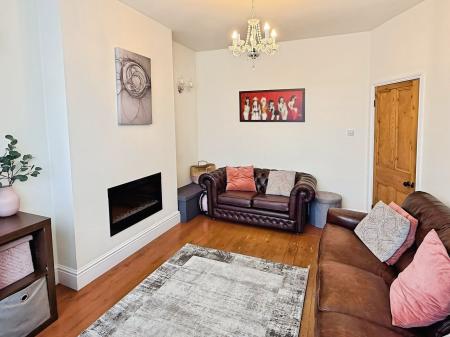 4 bedroom Terraced House for sale in Aylestone Road, Leicester, LE2