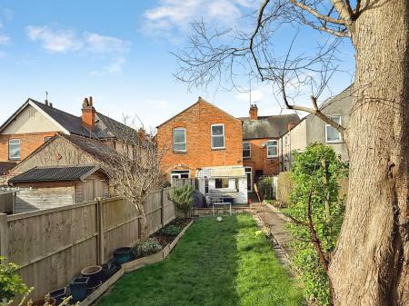 4 bedroom Terraced House for sale in Aylestone Road, Leicester, LE2