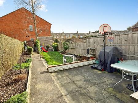 4 bedroom Terraced House for sale in Aylestone Road, Leicester, LE2