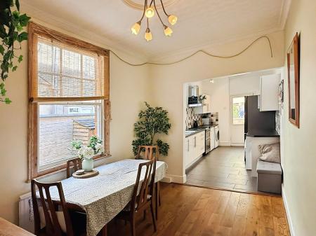 4 bedroom Terraced House for sale in Aylestone Road, Leicester, LE2