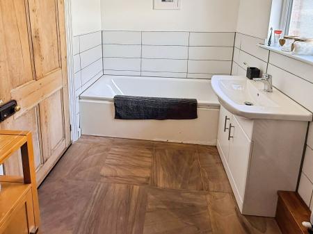 4 bedroom Terraced House for sale in Aylestone Road, Leicester, LE2