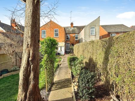 4 bedroom Terraced House for sale in Aylestone Road, Leicester, LE2