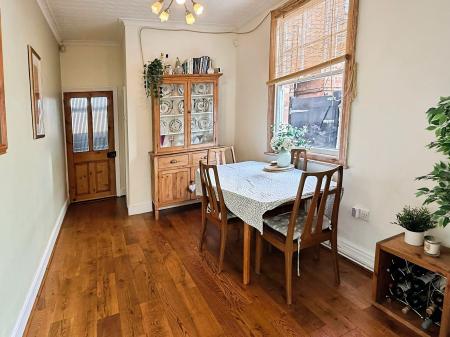 4 bedroom Terraced House for sale in Aylestone Road, Leicester, LE2