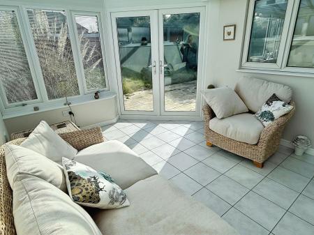 2 bedroom Detached house for sale in Coombe Rise, Oadby, LE2