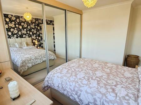 2 bedroom Detached house for sale in Coombe Rise, Oadby, LE2