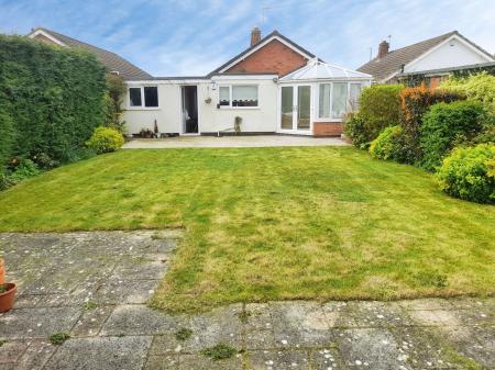 2 bedroom Detached house for sale in Coombe Rise, Oadby, LE2