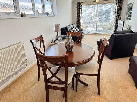 2 bedroom Detached house for sale in Coombe Rise, Oadby, LE2