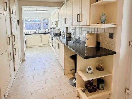 2 bedroom Detached house for sale in Coombe Rise, Oadby, LE2