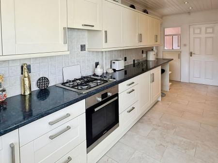2 bedroom Detached house for sale in Coombe Rise, Oadby, LE2