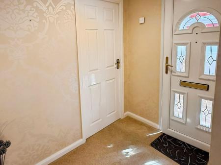 2 bedroom Detached house for sale in Coombe Rise, Oadby, LE2