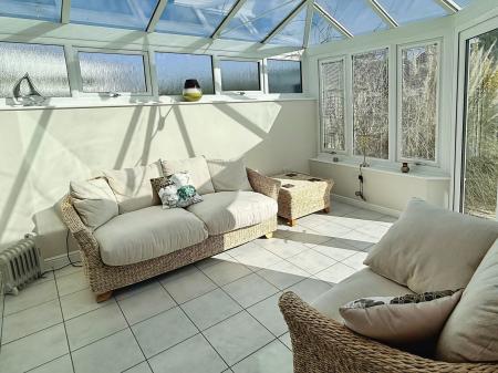 2 bedroom Detached house for sale in Coombe Rise, Oadby, LE2