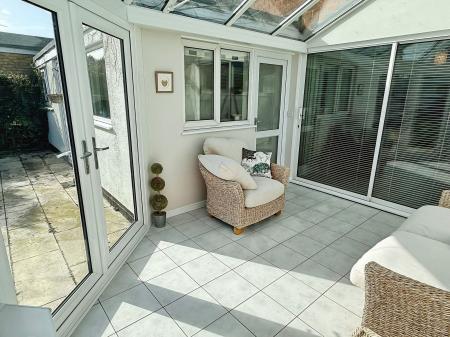 2 bedroom Detached house for sale in Coombe Rise, Oadby, LE2