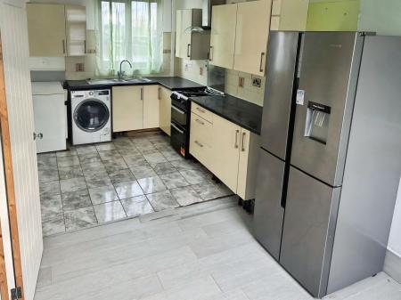 3 bedroom Semi-detached house for sale in Southfields Drive, Leicester, LE2