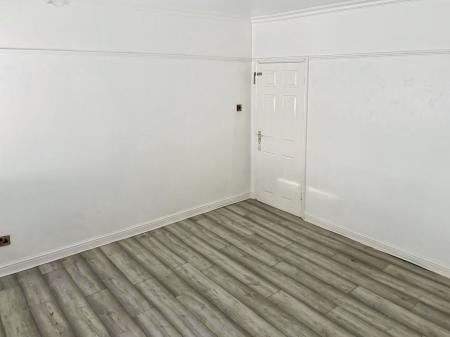3 bedroom Semi-detached house for sale in Southfields Drive, Leicester, LE2