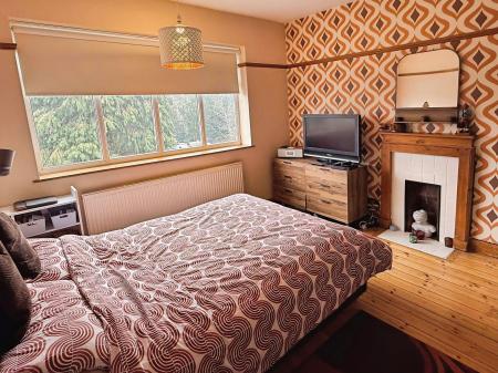 4 bedroom Detached house for sale in Peters Drive, Leicester, LE5
