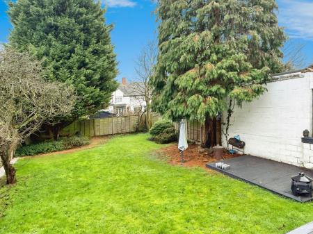 4 bedroom Detached house for sale in Peters Drive, Leicester, LE5