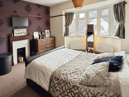 4 bedroom Detached house for sale in Peters Drive, Leicester, LE5