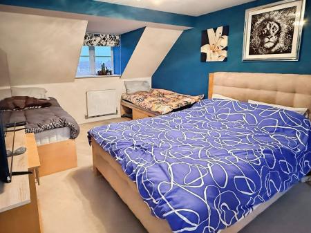 3 bedroom Terraced House for sale in Brompton Road, Hamilton, LE5