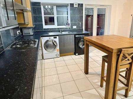 3 bedroom Terraced House for sale in Brompton Road, Hamilton, LE5