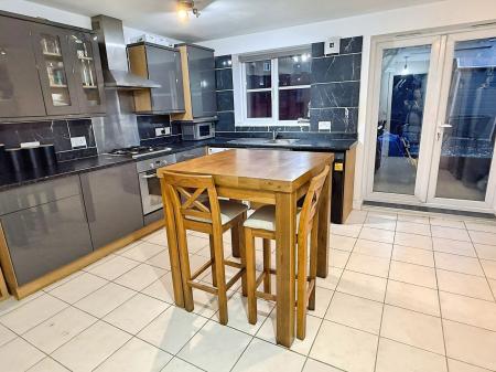 3 bedroom Terraced House for sale in Brompton Road, Hamilton, LE5