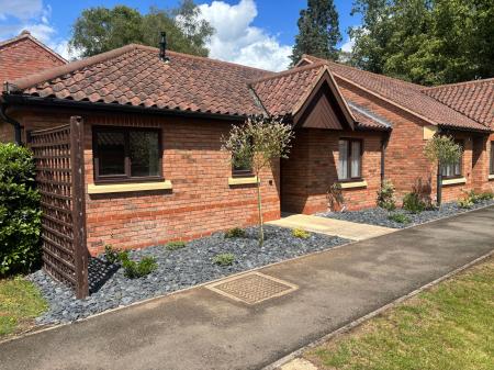 2 bedroom Terraced bungalow for sale in Honeywell Close, Oadby, LE2