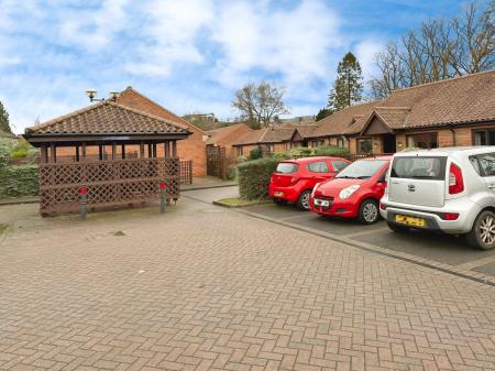 2 bedroom Terraced bungalow for sale in Honeywell Close, Oadby, LE2