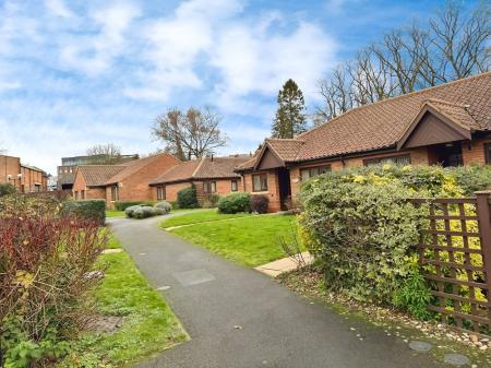 2 bedroom Terraced bungalow for sale in Honeywell Close, Oadby, LE2
