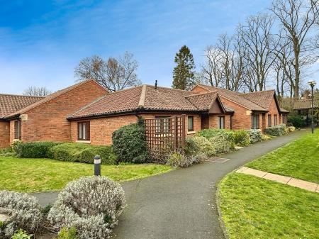 2 bedroom Terraced bungalow for sale in Honeywell Close, Oadby, LE2