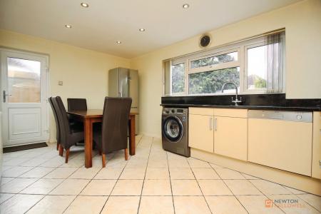 5 bedroom Detached house for sale in Chalvington Close, Leicester, LE5