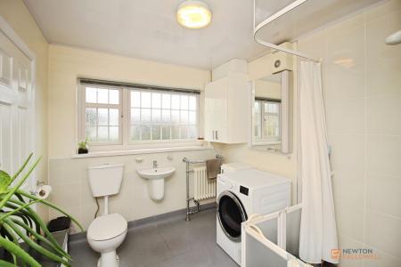 5 bedroom Detached house for sale in Chalvington Close, Leicester, LE5